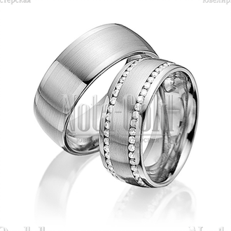 Обручальные кольца из белого золота с бриллиантами в женском кольце гладкие с мелкотекстурной поверхностью