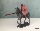 Римлянин всадник, коричневый полиэтилен. Лошадь случайная, серая.