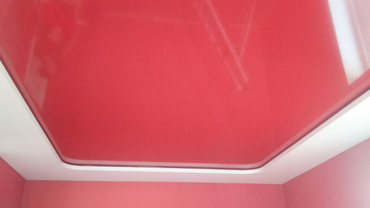 Сатин , цветной глянец вид параллельно окна , цвет смотрится совсем по другому .