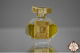 Crepe de Chine F. Millot , 1925
Moscow Perfume Museum

Фото Московский Музей Парфюмерии. Духи фото. Французские духи. Достопримечательности Москвы. Музеи Москвы. 
Экскурсии - дегустации антикварных и винтажных духов.