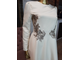 Белое атласное платье с рукавами с кружевом металлик на никах прокат Уфа