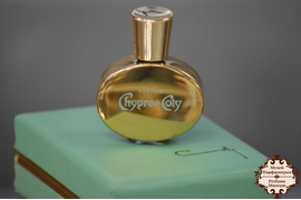 Chypre Coty , 1917, 
Moscow Perfume Museum

Фото Московский Музей Парфюмерии. Духи фото. Французские духи. Достопримечательности Москвы. Музеи Москвы.
Экскурсии - дегустации антикварных и винтажных духов.