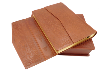Коран на арабском языке в шкатулке из кожи