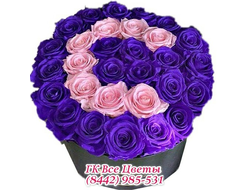 32 синие розы и 7 розовых роз буквой в подарочной коробке