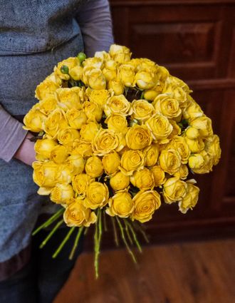 Кустовая роза Россия 50 см 35 шт