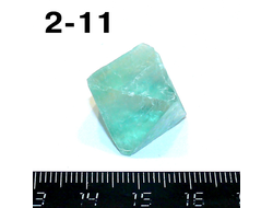 Флюорит натуральный (кристалл) №2-11: 9,1г - 24*24*23мм