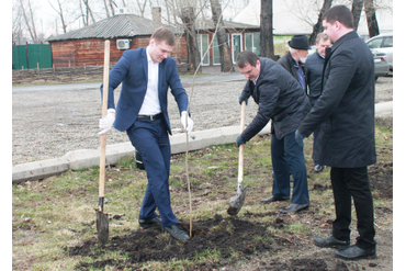 Аллея к 95 летию ипподрома.