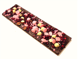 Шоколадная плитка - Темный шоколад 200 грамм. Брусника, орех фундук, шоколадные темные и клубничные криспы, клубничный шоколад.