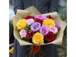 Букет из 15 разноцветных роз в Йошкар-Оле