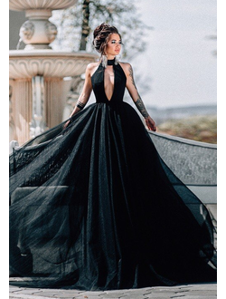 Черное пышное платье с глубоким декольте и обхватом через шею "Марокко" прокат Уфа