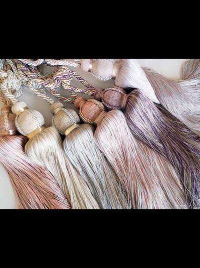 Золоченая декоративная кисть для портьер с лентами, много цветов в наличии на складе. Доставка