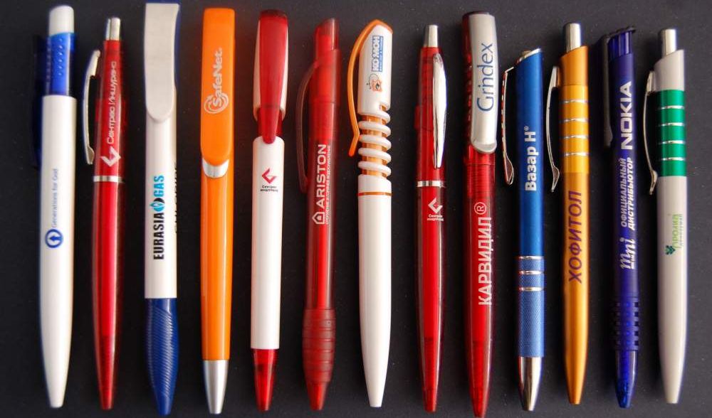 Шариковые ручки с логотипом компании относятся к числу самых востребованных бизнес-сувениров