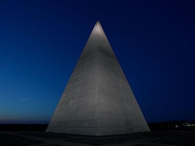 подсветка пирамиды