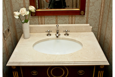 Столешница для ванной комнаты из мрамора Crema Marfil