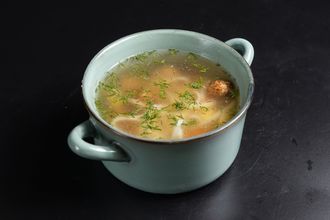 Куриный суп с лапшой и фрикадельками