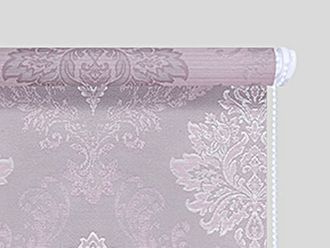 Укомплектованная рулонная штора в классическом стиле с вензелями. Цвета: лиловый, бежевый, серый