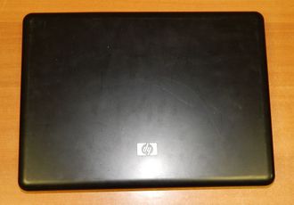 Корпус для ноутбука HP Compaq 6735s (трещина на рамке матрицы) (комиссионный товар)