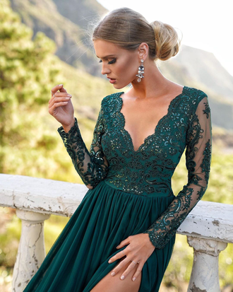 Зеленое вечернее платье с рукавами и разрезом "Жанейро" прокат Уфа