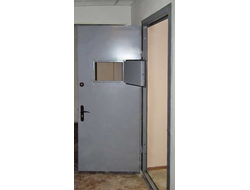 Кассовая дверь с выдвижным лотком в оружейную комнату, кассовые двери в самаре от производителя