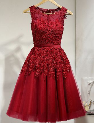 Коктейльное винно-красное платье с цветочной вышивкой "Флора" прокат Уфа