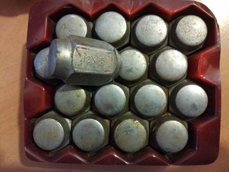 Гайки Bridgestone 16 шт. Гайки Bridgestone 16 шт.