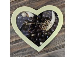 Сердце орехи и ягоды в бельгийском шоколаде