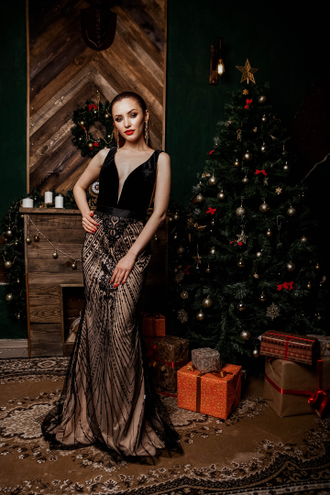 Черно-бежевое вечернее облегающее платье с бархатным верхом "Зендая" прокат Уфа