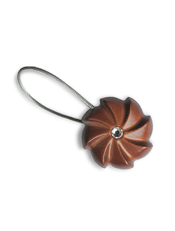 "Муза", подхват на магните из дерева