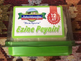 Сыр рассольный выдержанный Эзине (Ezine Peyniri), зелёная упаковка (молоко овечье - 55%, козье - 40%, коровье - 5%), 450 гр., Tahsildaroğlu, Турция