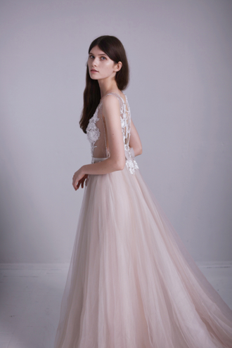 Бежевое бальное платье с цветочными аппликациями Strekkoza прокат Уфа