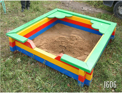 Яркая песочница для детей (1500х1500х300)