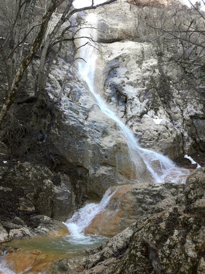 Активный тур в горы Крыма весной, водопад Су-Аханде