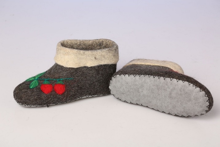 Войлочные тапочки ручной работы (чуни) купить по низким ценам в ...