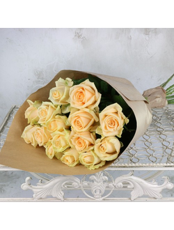 Букет 15 кремовых роз