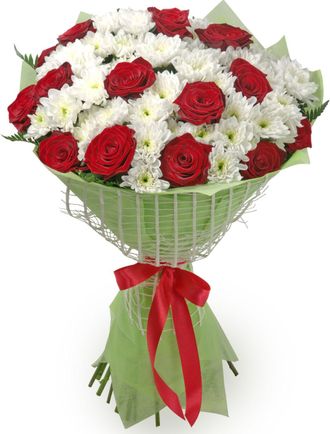 Яркий букет из 17 красных роз и 6 белых хризантем