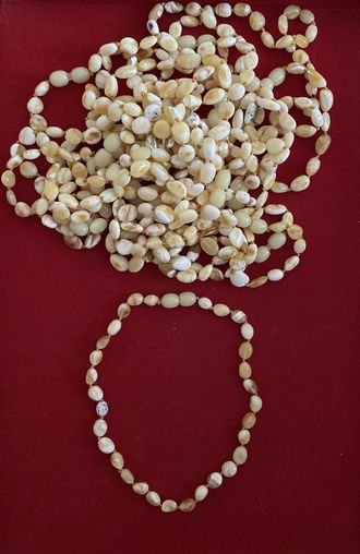 Детские бусы из натурального, Пейзажно-матового янтаря через узелок, оливка, Арт 71