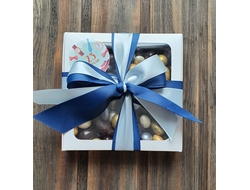Орехи, ягоды и цукаты в бельгийском шоколаде (16×16×3)