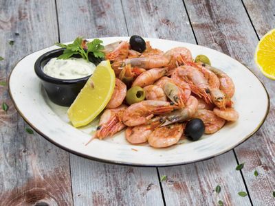 Креветки отварные или обжаренные на чесночном масле