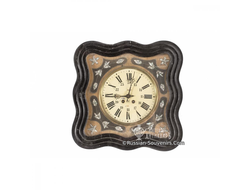 Настенные деревянные часы в классическом стиле фигурной формы