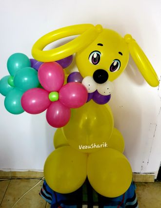 Собачка из шаров с букетом цветов (фш)