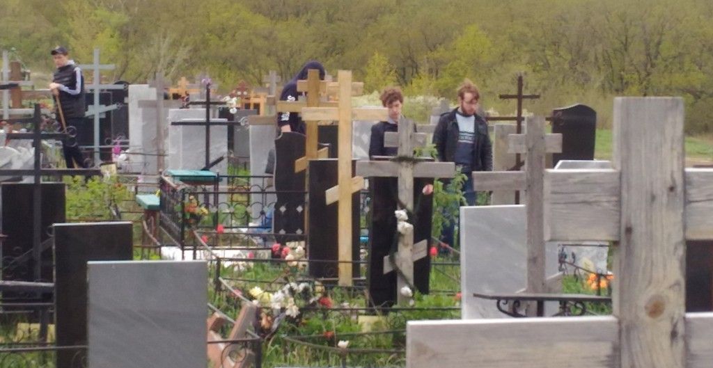 кресты на кладбище после установки памятника