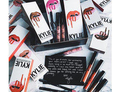 Набор Kylie Lip Kit матовая помада + карандаш для губ
