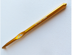 Сувенирный крючок металлический с гравировкой для вязания из трикотажной пряжи
