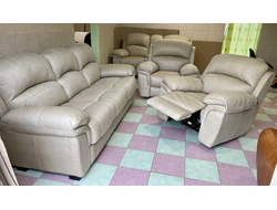 Шикарный американский гарнитур: диван-кровать + 2 кресла реклайнера (электро). Солидный и очень комфортный.