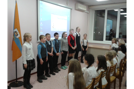 Ученики 4 школы поют песню на немецком