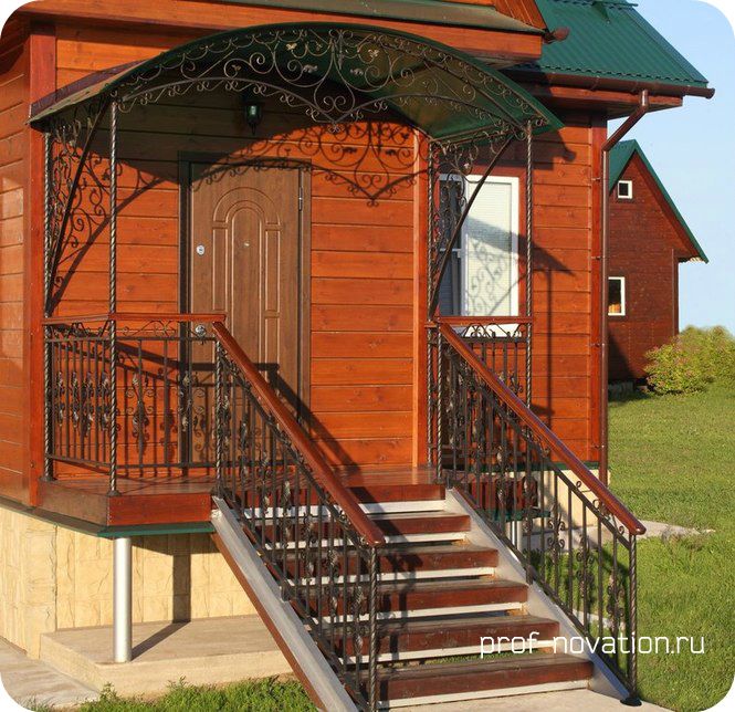 Лестница на металлокаркасе. 