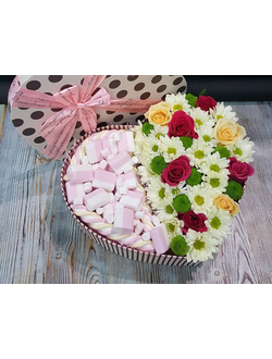 Сердце-коробка с маршмеллоу и цветами