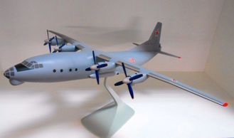 Модель самолета Ан-12, масштаб 1:72
