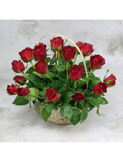 Корзина 25 красных роз