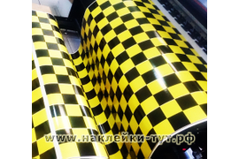 Печать наклеек на кузов такси с шашечками, с защитой ламинацией - оптом и мелким оптом на заказ.